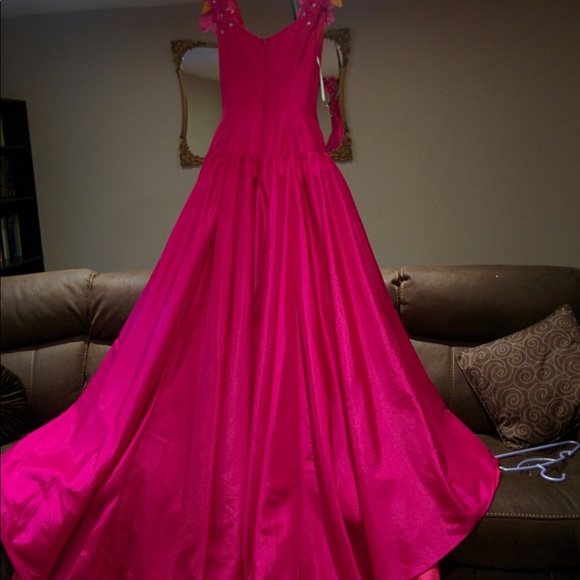 Beautiful magenta dress - Picture 3 of 5